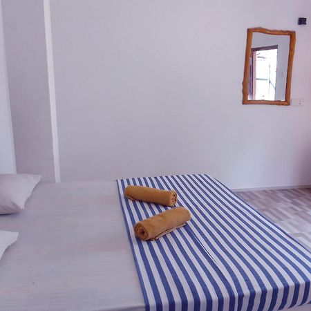 Share Safari House Udawalawe Bed & Breakfast Ngoại thất bức ảnh