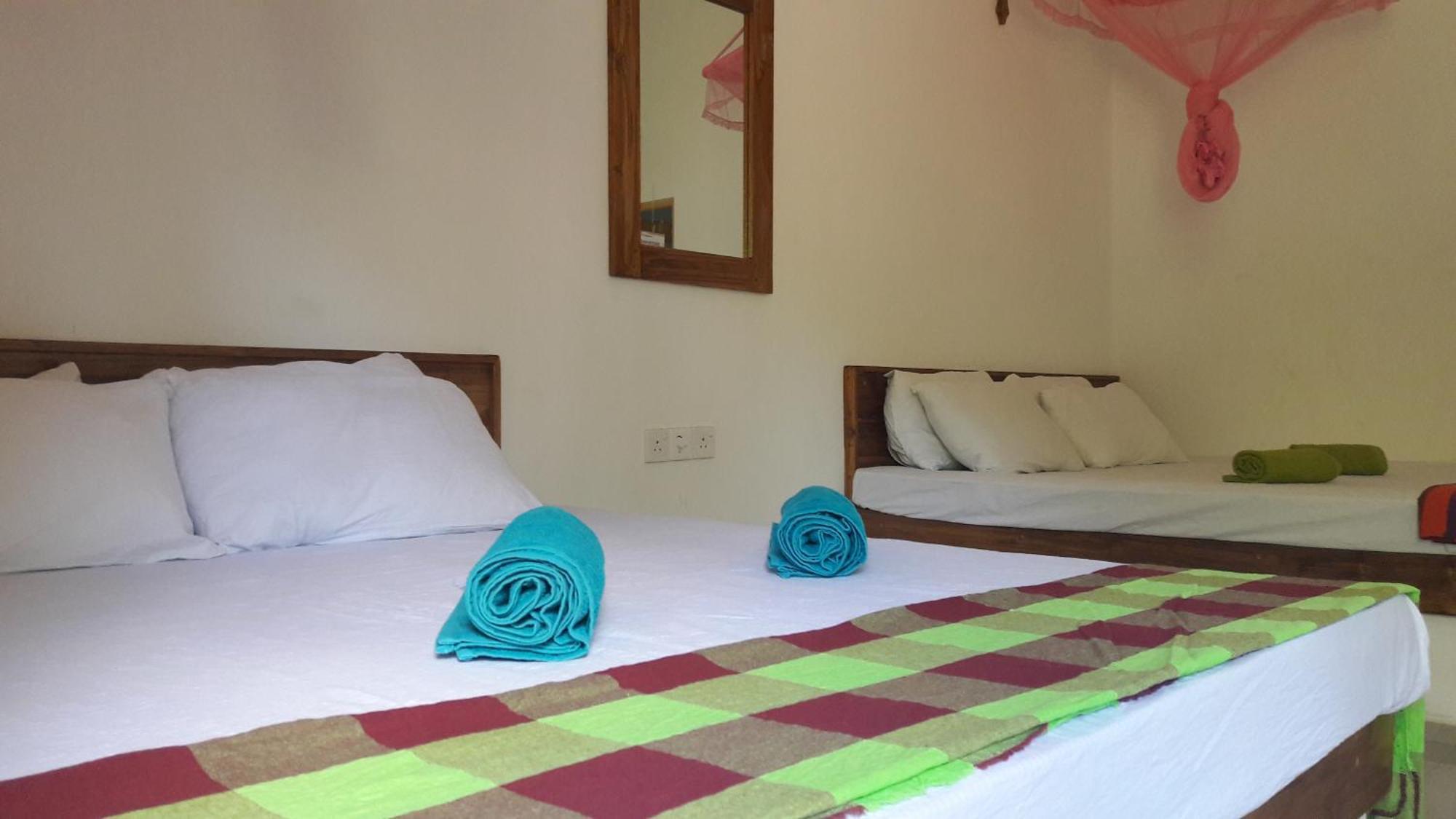 Share Safari House Udawalawe Bed & Breakfast Ngoại thất bức ảnh