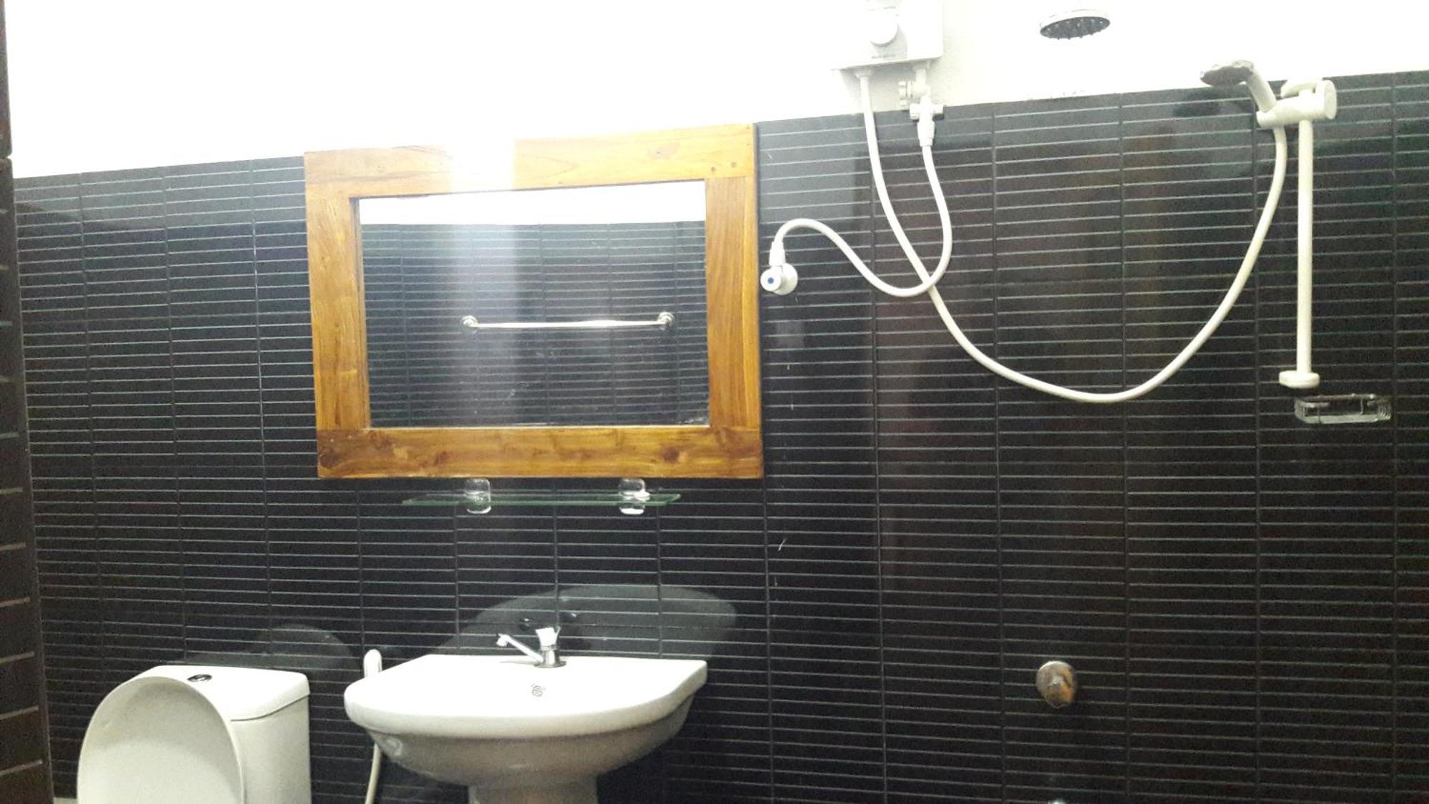 Share Safari House Udawalawe Bed & Breakfast Ngoại thất bức ảnh