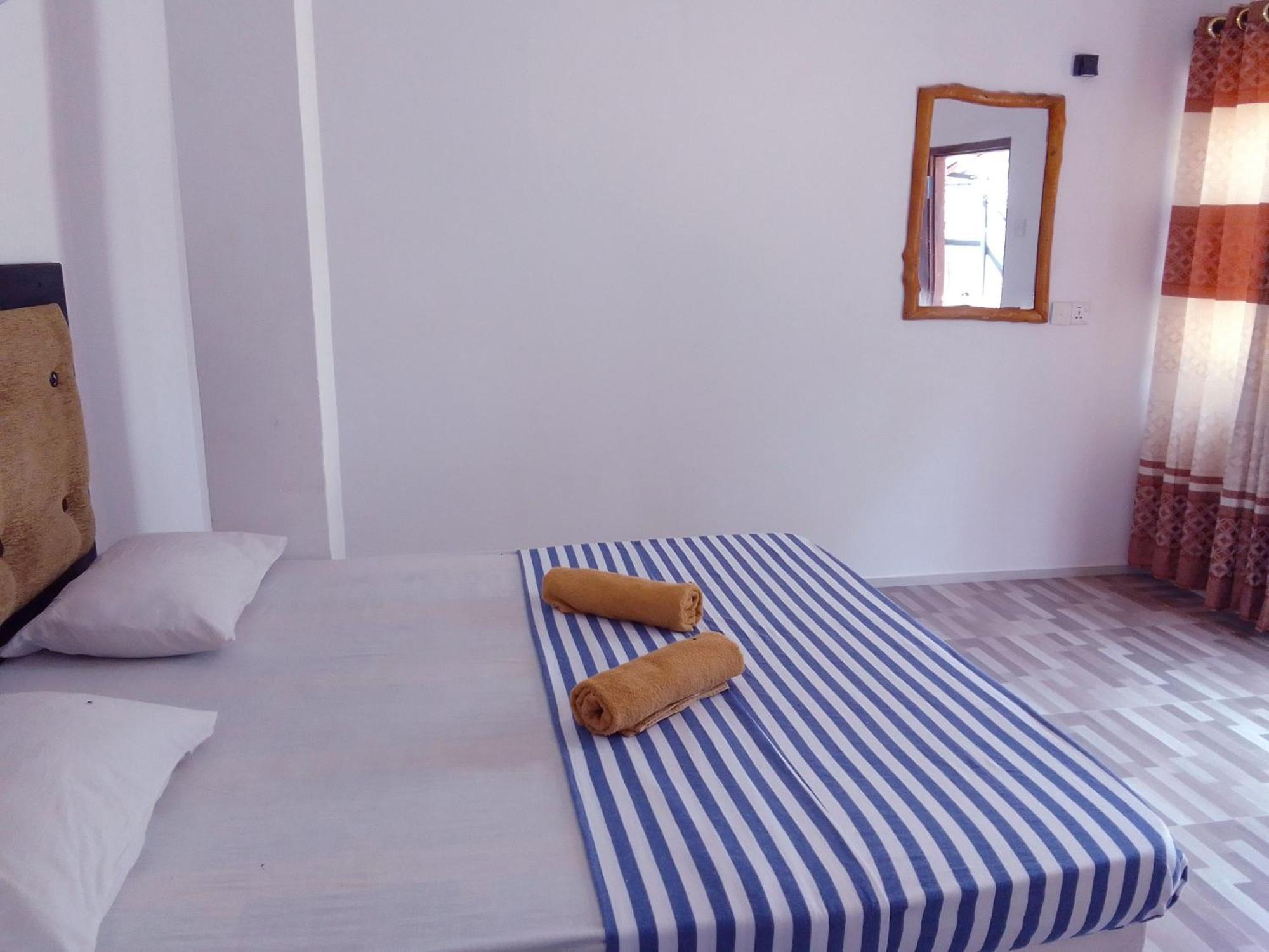 Share Safari House Udawalawe Bed & Breakfast Ngoại thất bức ảnh